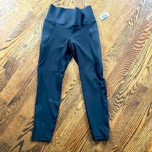Old Navy elevate leggings with built in sculpt - size Medium